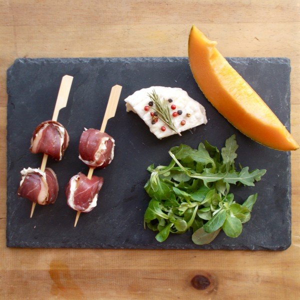 Bouchées apéritives au melon, saint félicien et magret séché Bouchées apéritives au melon, saint félicien et magret séché
