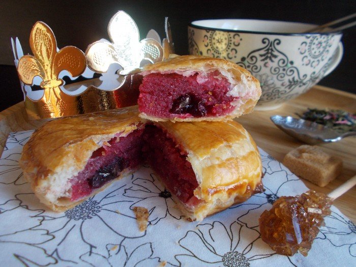 Galette des rois fleur de geisha (cerise et amande) Galette des rois fleur de geisha (cerise et amande)
