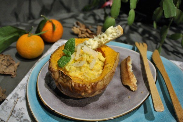 Butternut rôtie à la mandarine et oeufs brouillés parmesan et verveine Butternut rôtie à la mandarine et oeufs brouillés parmesan et verveine