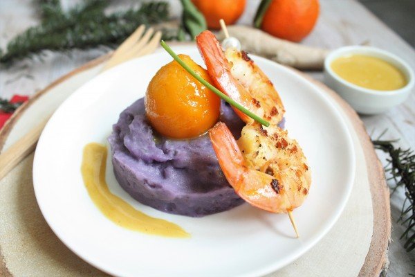 Crevettes sautées à la mandarine, navet boule d'or glacé, purée de vitelotte et sabayon au gingembre Crevettes sautées à la mandarine, navet boule d'or glacé, purée de vitelotte et sabayon au gingembre