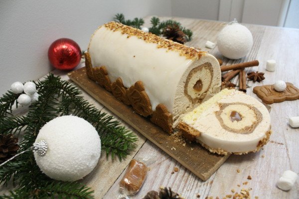 Bûche spéculoos, coco et coeur de caramel fondant Bûche spéculoos, coco et coeur de caramel fondant