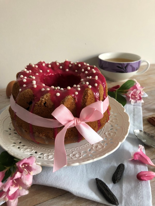 Gâteau au yaourt cerise, pécan et tonka Gâteau au yaourt cerise, pécan et tonka