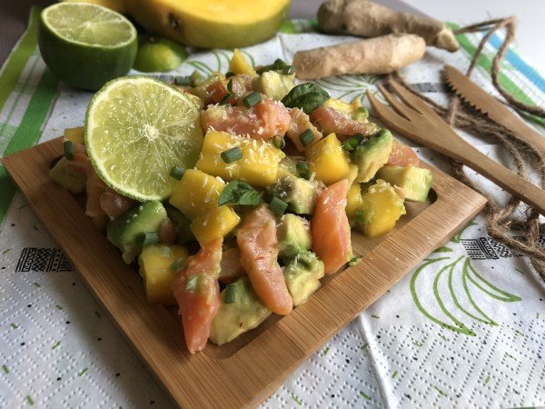 Tartare de saumon, mangue et avocat au gingembre et citron vert Tartare de saumon, mangue et avocat au gingembre et citron vert