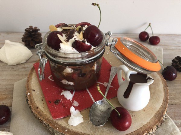 Eton mess aux cerises façon Forêt Noire Eton mess aux cerises façon Forêt Noire