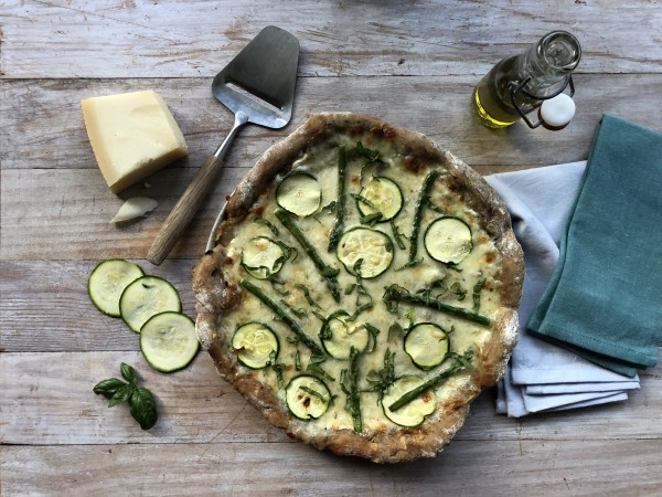Pizza courgette, asperges et mozzarella Pizza courgette, asperges et mozzarella