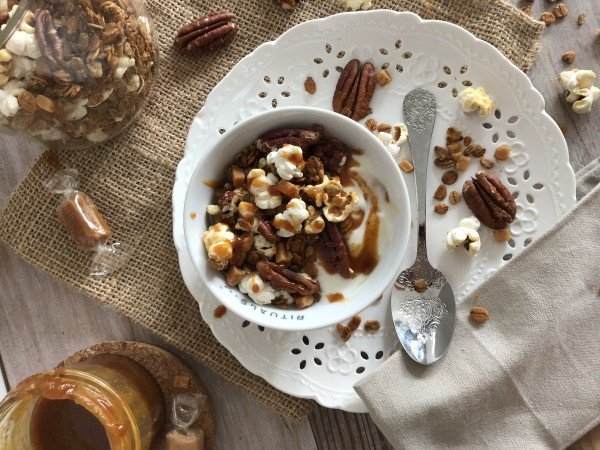 Granola popcorn, caramel, pécan Granola popcorn, caramel, pécan