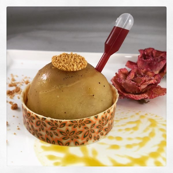 Dôme pomme, framboise et noisette Dôme pomme, framboise et noisette