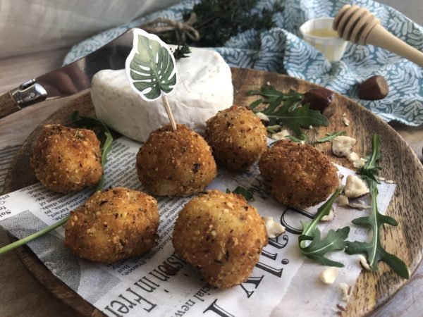 Croquettes de camembert, thym, miel et noisette Croquettes de camembert, thym, miel et noisette