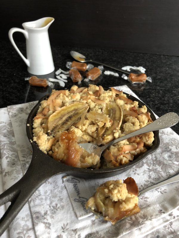 Crumble banane, caramel et noix de coco Crumble banane, caramel et noix de coco