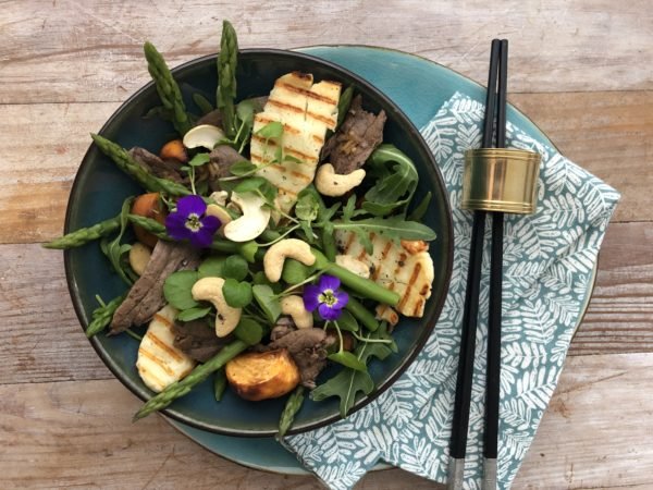Salade printanière au boeuf mariné et asperge Salade printanière au boeuf mariné et asperge