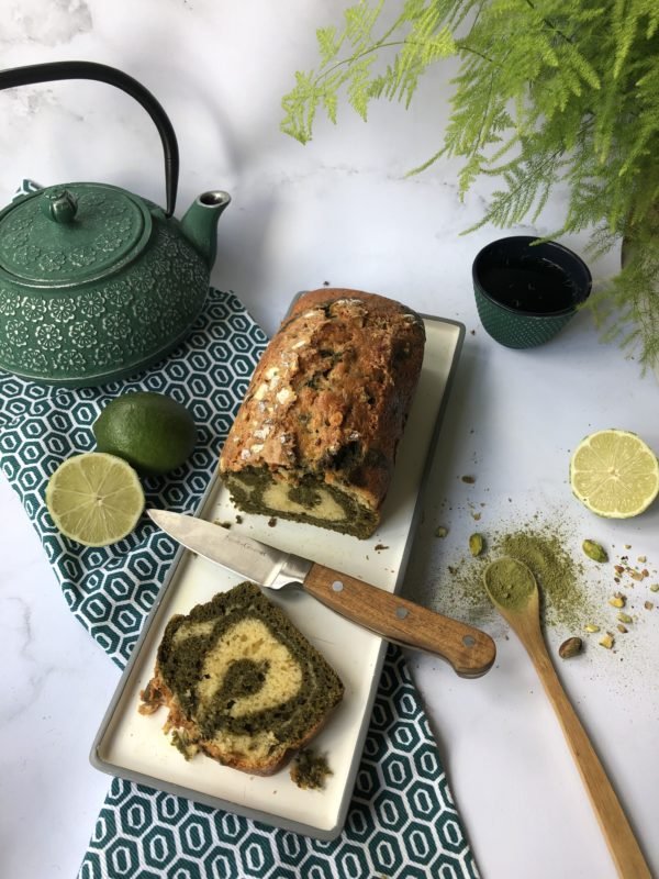 Cake marbré matcha et citron vert aux éclats de pistache Cake marbré matcha et citron vert aux éclats de pistache