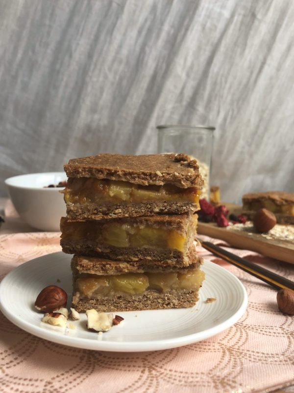 Carrés healthy aux pêches et noisettes Carrés healthy aux pêches et noisettes