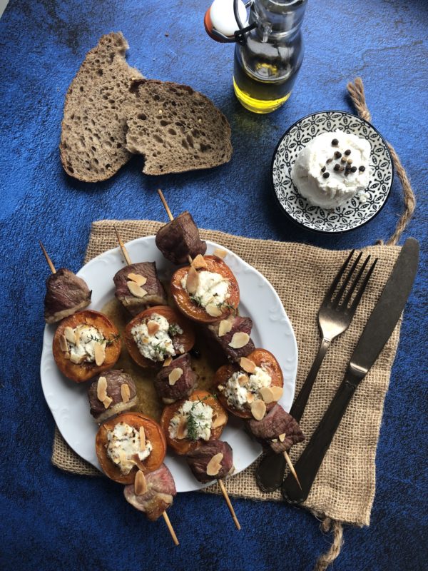Brochette de canard aux abricots farcis à la ricotta Brochette de canard aux abricots farcis à la ricotta