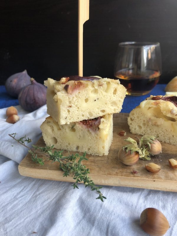 Focaccia scamorza fumée, figue et noisette Focaccia scamorza fumée, figue et noisette