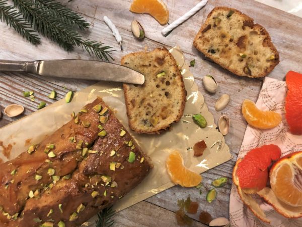 Cake aux fruits confits, fleur d'oranger et pistache Cake aux fruits confits, fleur d'oranger et pistache