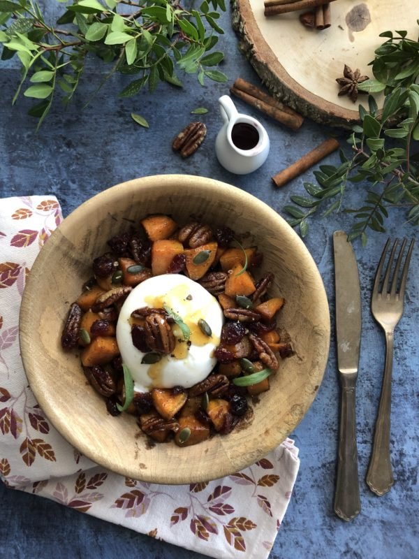 Burrata aux patates douces, noix de pécan, cannelle et sirop d'érable Burrata aux patates douces, noix de pécan, cannelle et sirop d'érable