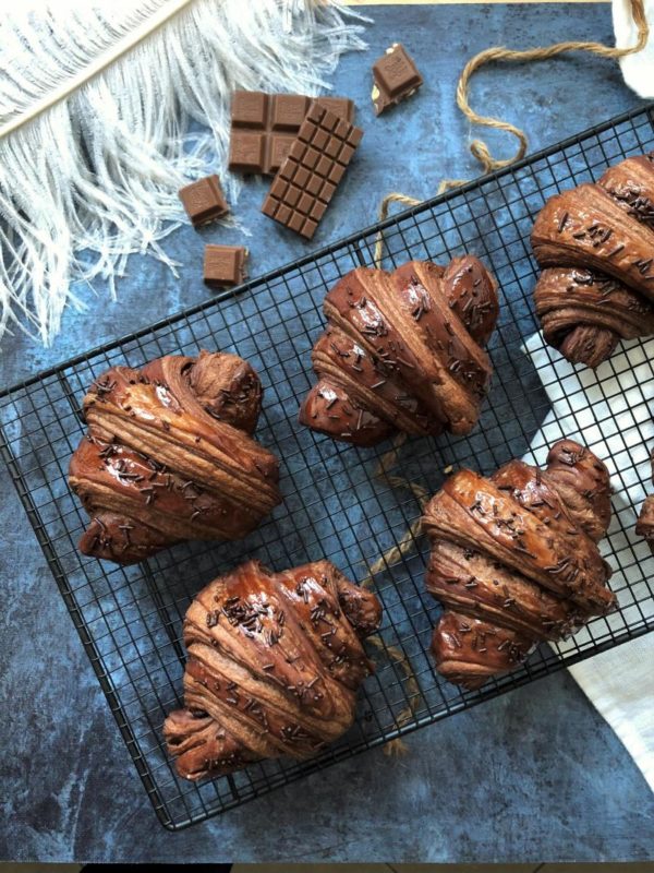 Croissant tout chocolat, fourré au nutella Croissant tout chocolat, fourré au nutella