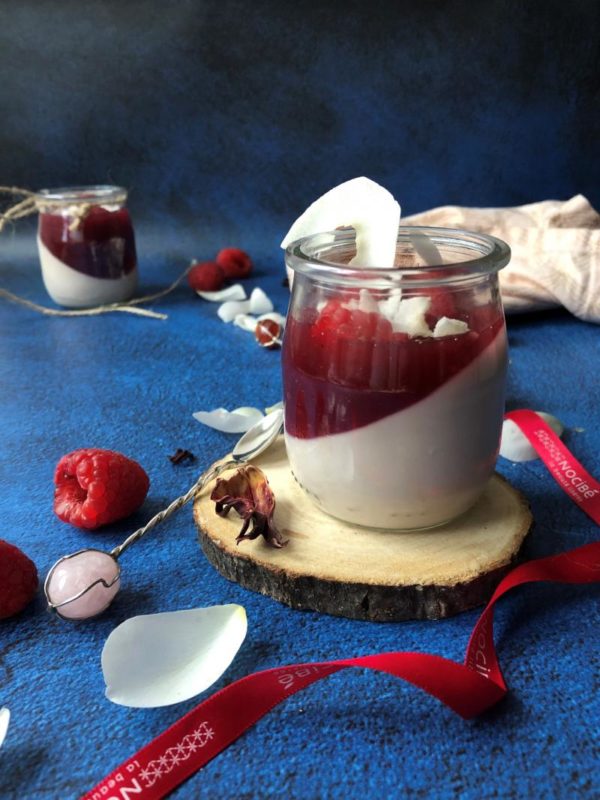 Panna cotta coco, framboise et hibiscus Panna cotta coco, framboise et hibiscus
