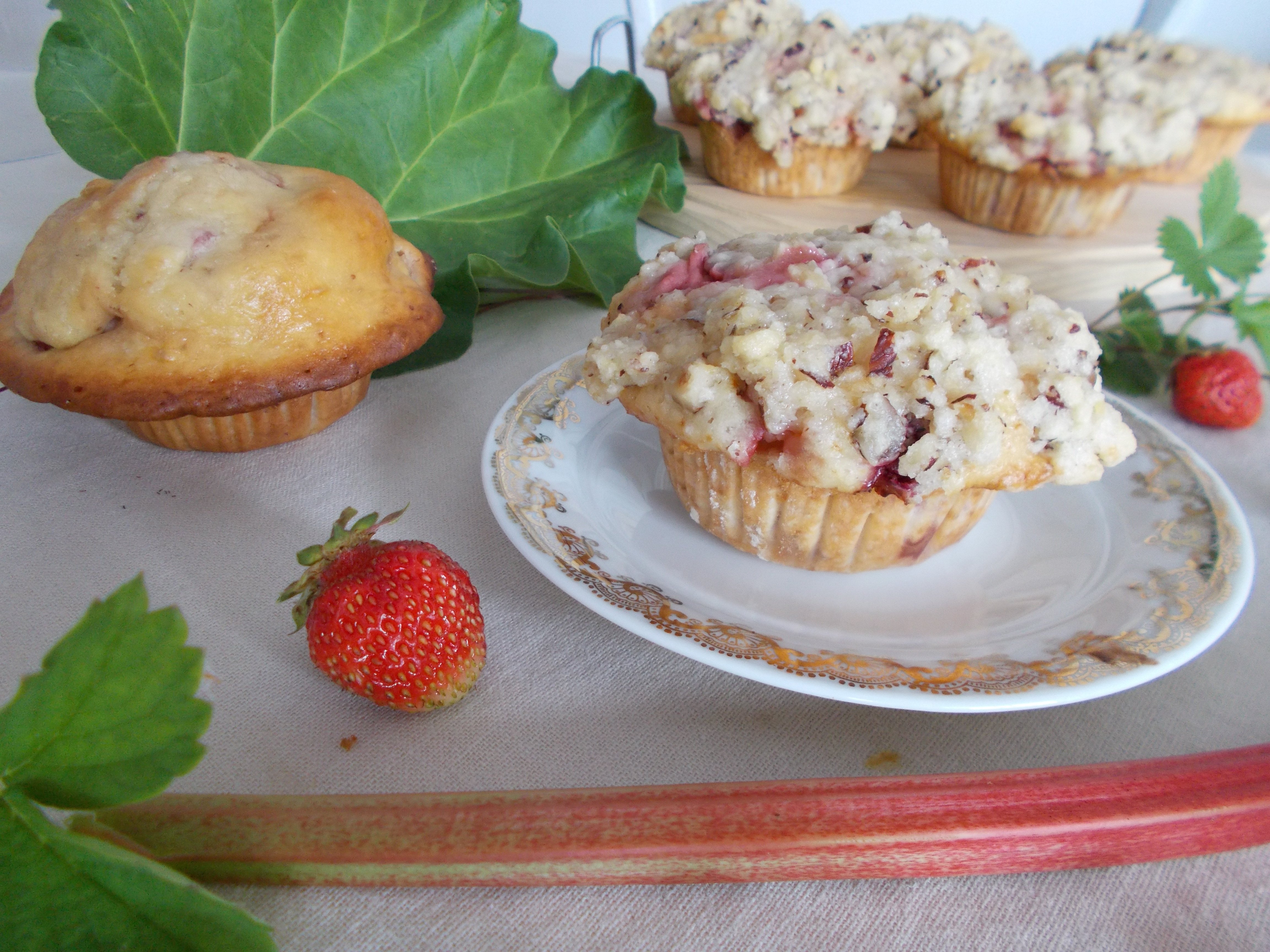 Muffin fraise-rhubarbe et crumble de noisette
