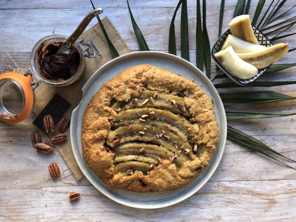 Tarte rustique banane, chocolat et praliné pécan Tarte rustique banane, chocolat et praliné pécan